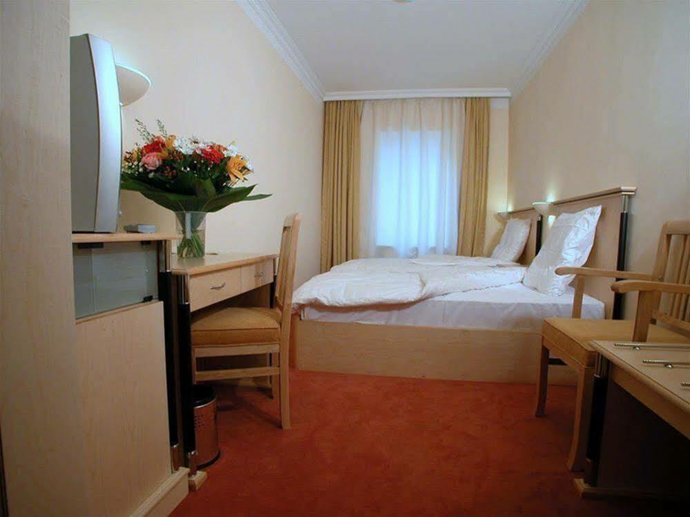 Hotel Atlas Мюнхен Екстериор снимка